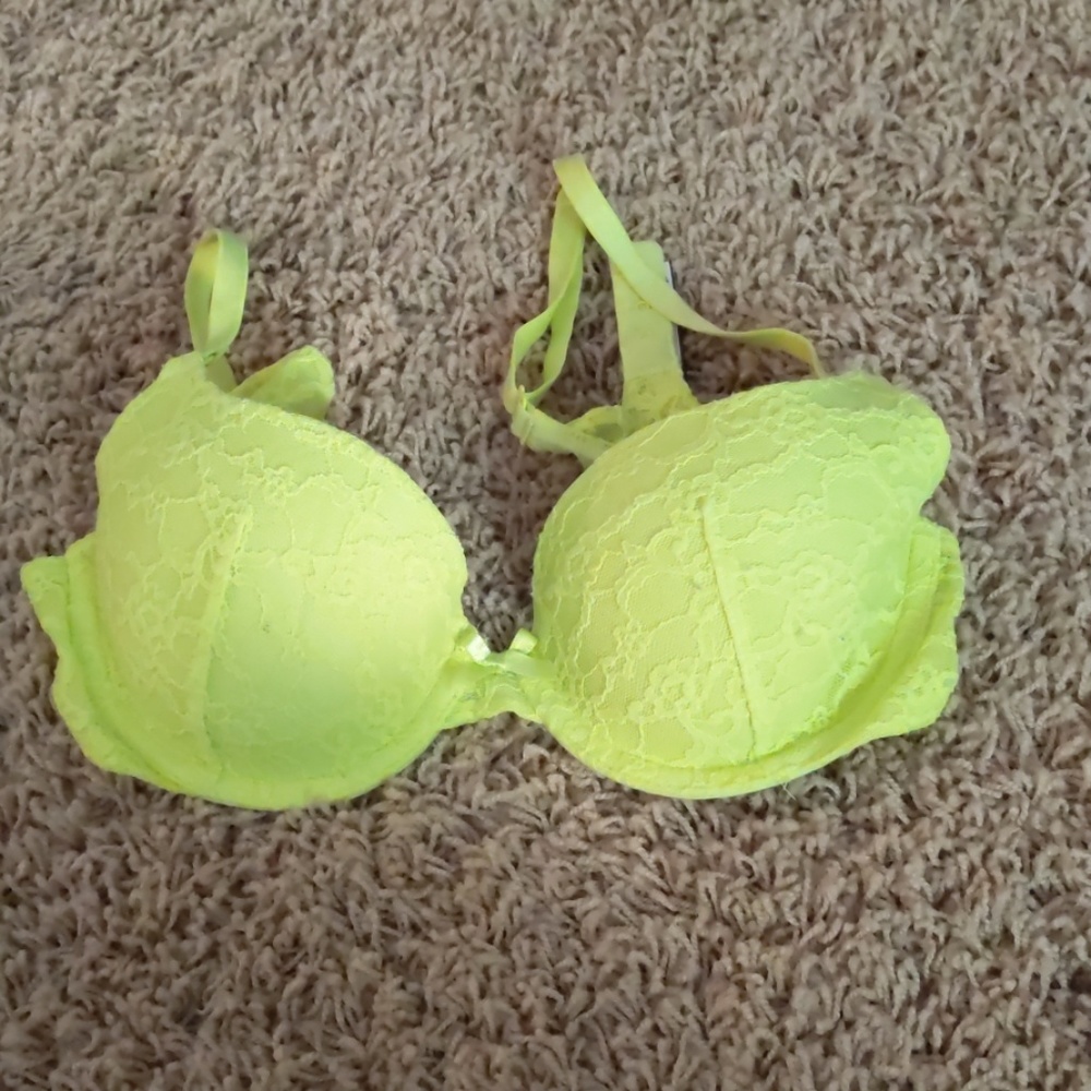 Victoria's Secret lace demi bra 34B